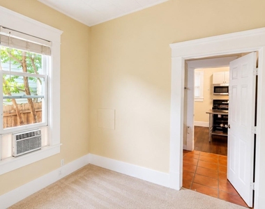1006 W 22nd St - Photo Thumbnail 12