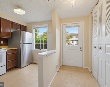 8284 Crestmont Circle - Photo Thumbnail 3