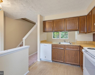 8284 Crestmont Circle - Photo Thumbnail 7