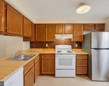 8284 Crestmont Circle - Photo Thumbnail 4