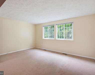 8284 Crestmont Circle - Photo Thumbnail 21