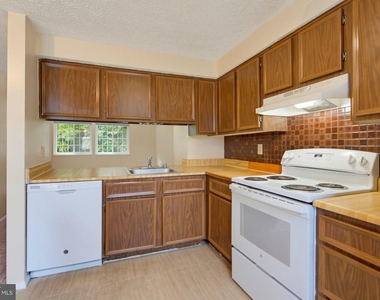 8284 Crestmont Circle - Photo Thumbnail 6