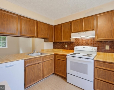 8284 Crestmont Circle - Photo Thumbnail 5