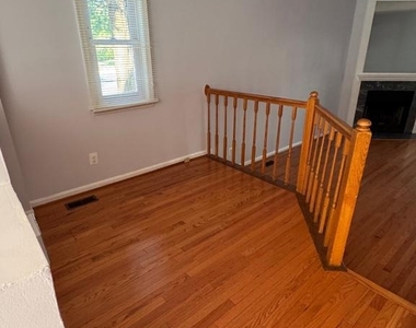 5901 Saint Giles Way - Photo Thumbnail 9