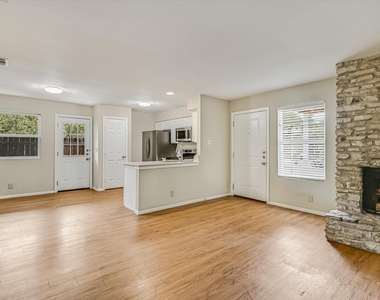 301 Algerita Dr - Photo Thumbnail 3