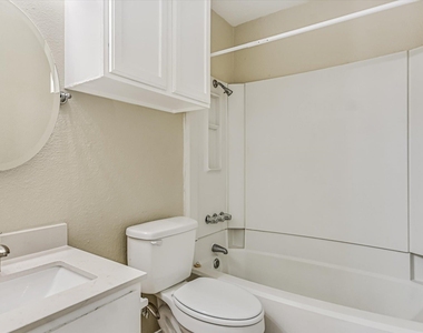 301 Algerita Dr - Photo Thumbnail 8