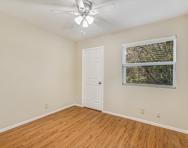 301 Algerita Dr - Photo Thumbnail 7