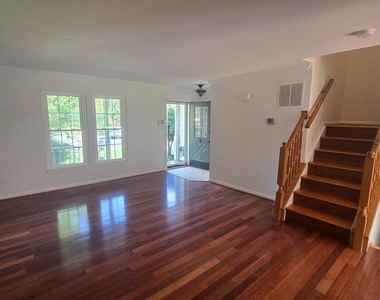 6035 Kestner Circle - Photo Thumbnail 2