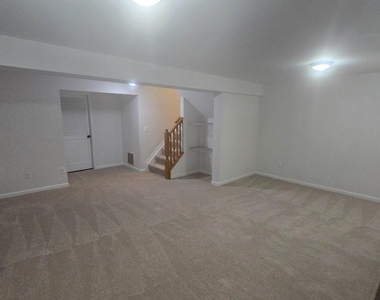 6035 Kestner Circle - Photo Thumbnail 18