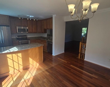 6035 Kestner Circle - Photo Thumbnail 5