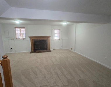 6035 Kestner Circle - Photo Thumbnail 16