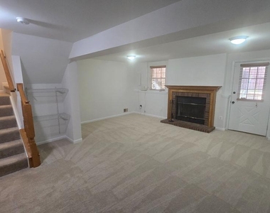 6035 Kestner Circle - Photo Thumbnail 17
