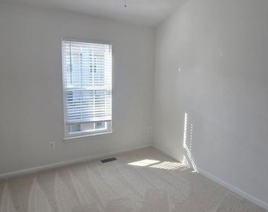 6035 Kestner Circle - Photo Thumbnail 12