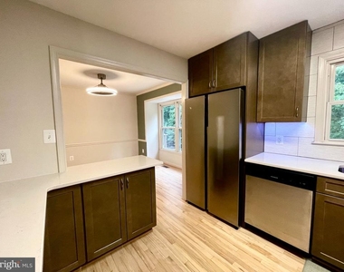 7925 Forest Path Way - Photo Thumbnail 11