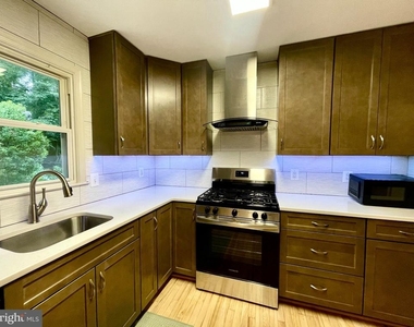 7925 Forest Path Way - Photo Thumbnail 9