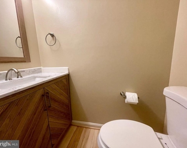 7925 Forest Path Way - Photo Thumbnail 3