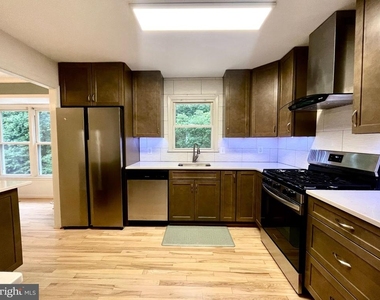 7925 Forest Path Way - Photo Thumbnail 5