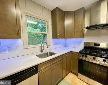 7925 Forest Path Way - Photo Thumbnail 8