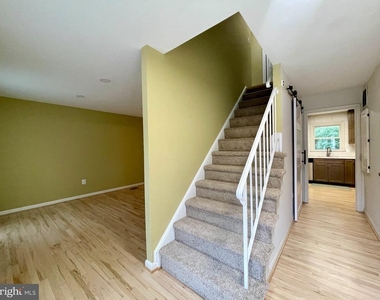 7925 Forest Path Way - Photo Thumbnail 2