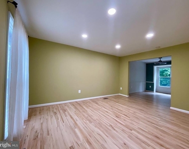 7925 Forest Path Way - Photo Thumbnail 14