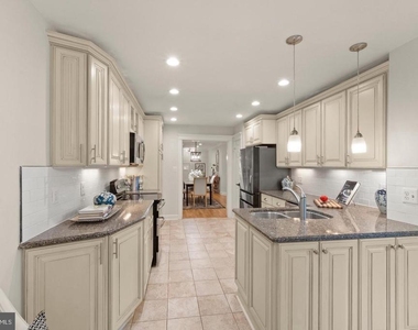 6312 Chaucer View Circle - Photo Thumbnail 8