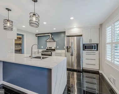 8105 Oaklake Court - Photo Thumbnail 9