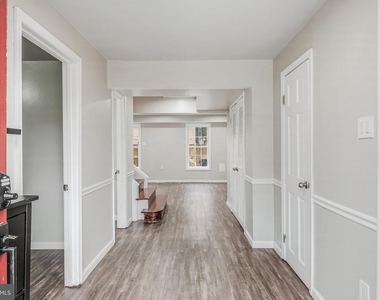 8105 Oaklake Court - Photo Thumbnail 4