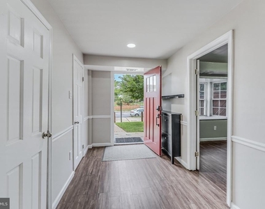 8105 Oaklake Court - Photo Thumbnail 5