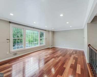 8105 Oaklake Court - Photo Thumbnail 18