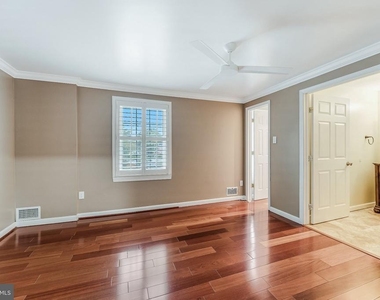 8105 Oaklake Court - Photo Thumbnail 22