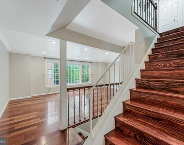 8105 Oaklake Court - Photo Thumbnail 17