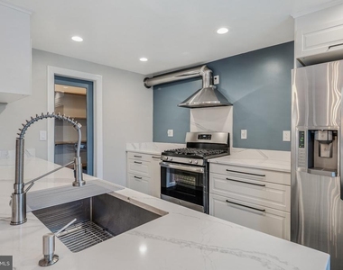 8105 Oaklake Court - Photo Thumbnail 10
