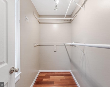 8105 Oaklake Court - Photo Thumbnail 27