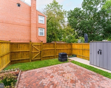 8105 Oaklake Court - Photo Thumbnail 2