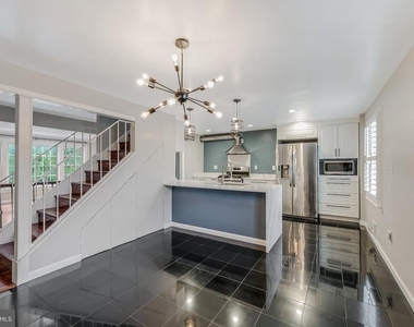8105 Oaklake Court - Photo Thumbnail 14