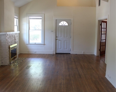 2826 Salado St - Photo Thumbnail 16