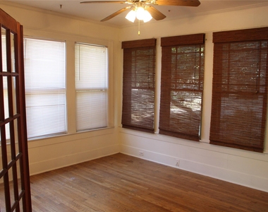 2826 Salado St - Photo Thumbnail 18