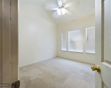 2826 Salado St - Photo Thumbnail 30