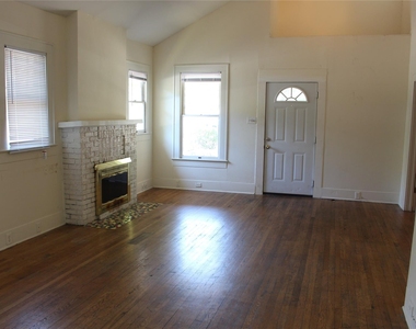2826 Salado St - Photo Thumbnail 7