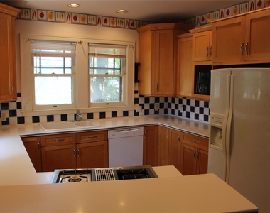 2826 Salado St - Photo Thumbnail 11