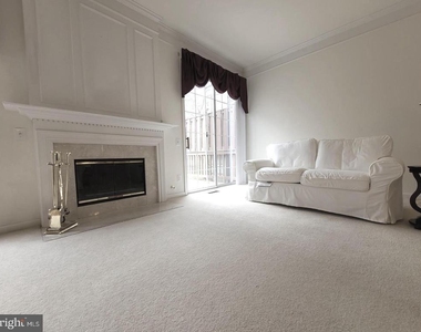 7705 Wiley Creek Way - Photo Thumbnail 8