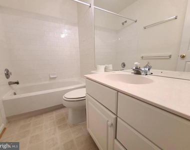 7705 Wiley Creek Way - Photo Thumbnail 16