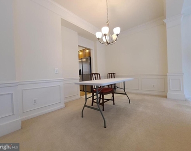 7705 Wiley Creek Way - Photo Thumbnail 9
