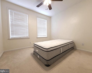 7705 Wiley Creek Way - Photo Thumbnail 17