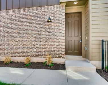 7404 Taylor Knoll Ct - Photo Thumbnail 3