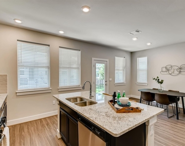 7404 Taylor Knoll Ct - Photo Thumbnail 9
