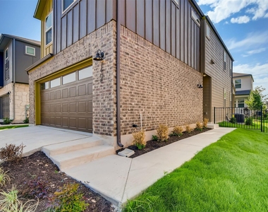7404 Taylor Knoll Ct - Photo Thumbnail 2