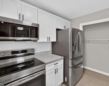 6104 Saint John Drive - Photo Thumbnail 8