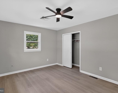 6104 Saint John Drive - Photo Thumbnail 12