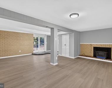 6104 Saint John Drive - Photo Thumbnail 19